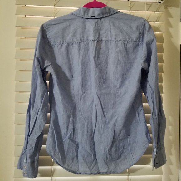 H&M label of graded goods light blue chambray Fitted  button up - Picture 2 of 3